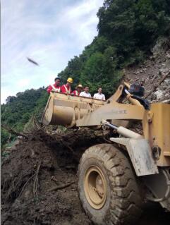 抗洪搶險(xiǎn)，交通實(shí)業(yè)人在行動(dòng)